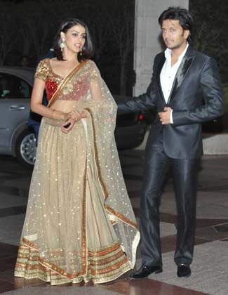 prince_riteish_deshmukh_genelia_at_esha_deol_sangeet_ceremony 10
